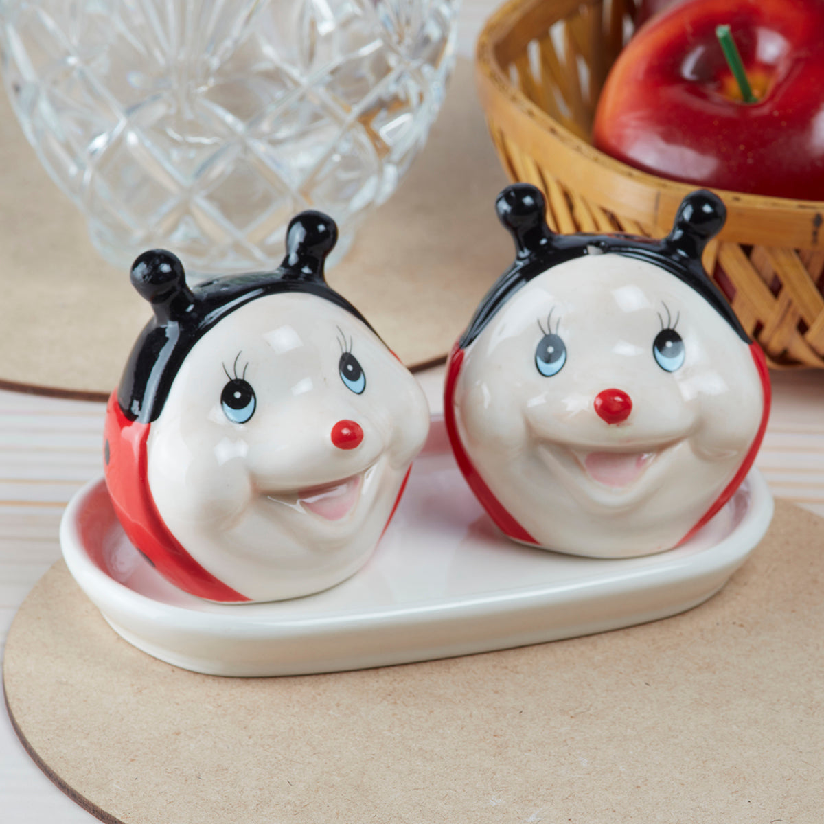 Ceramic Salt and Pepper Set with tray, Lady Bug Design, Red Black (8568)