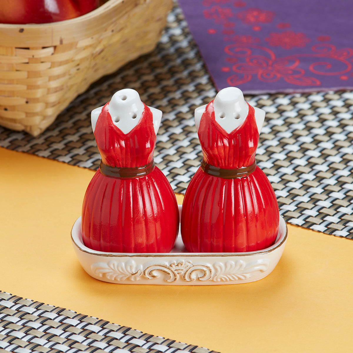 Ceramic Salt Pepper Container Set with tray for Dining Table (9973)