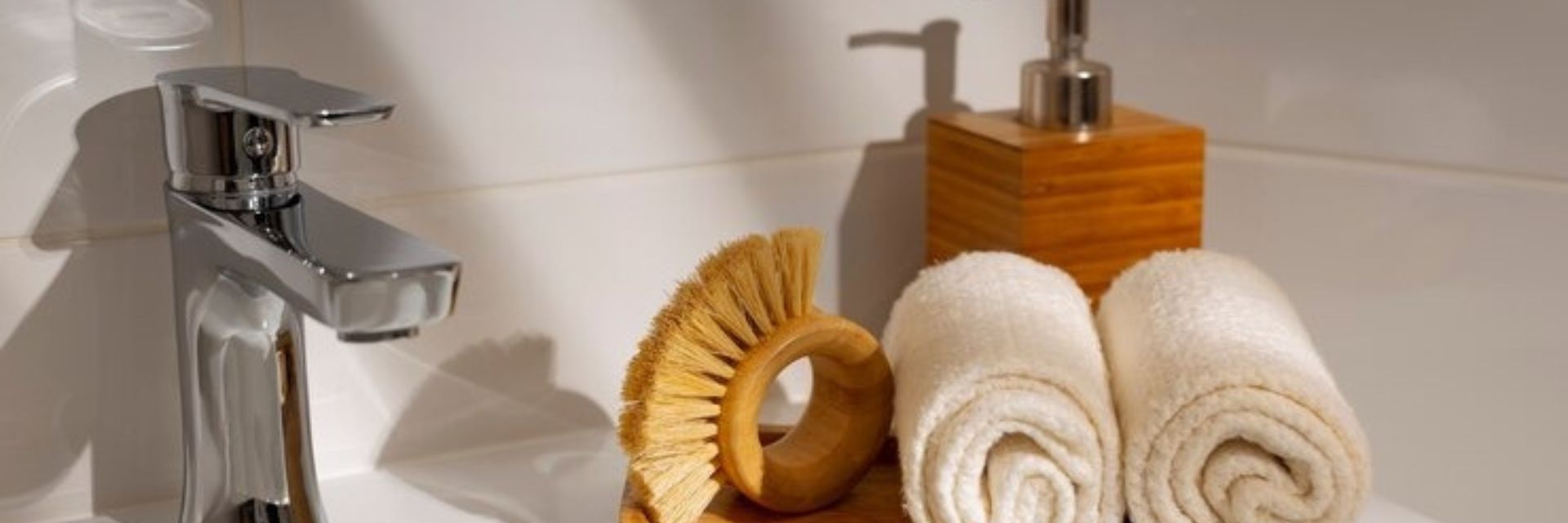 How Do I Choose the Best Ceramic Bathroom Accessories Set for My Home?