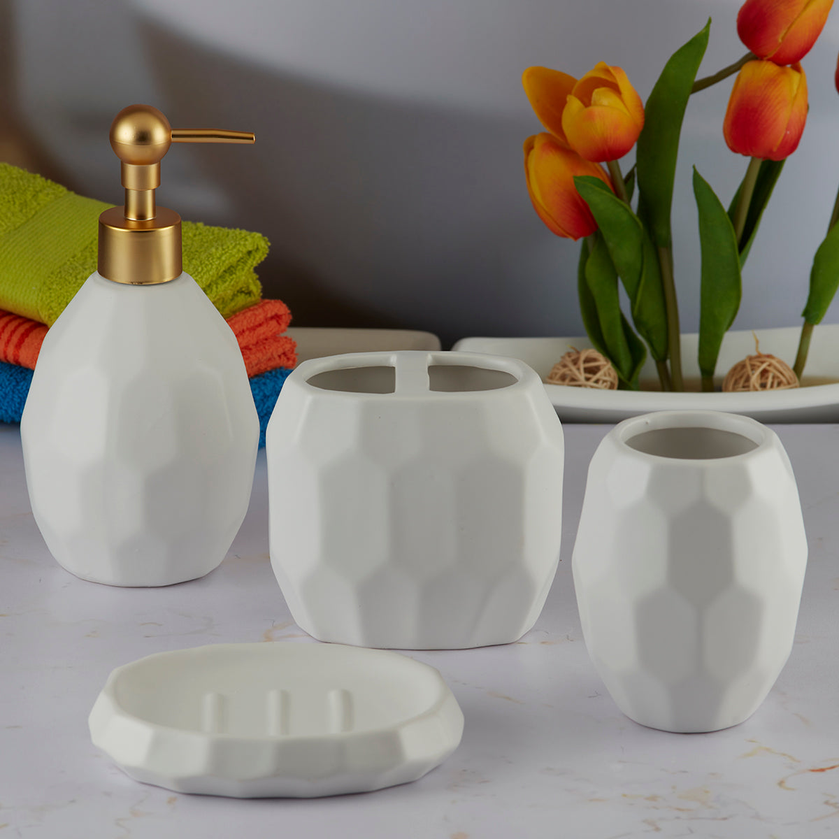 Ceramic Bathroom Accessories Set of 4 Bath Set with Soap Dispenser (5761)