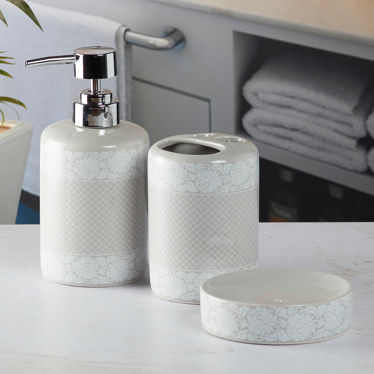 Ceramic Bathroom Accessories Set of 3 Bath Set with Soap Dispenser (5763)
