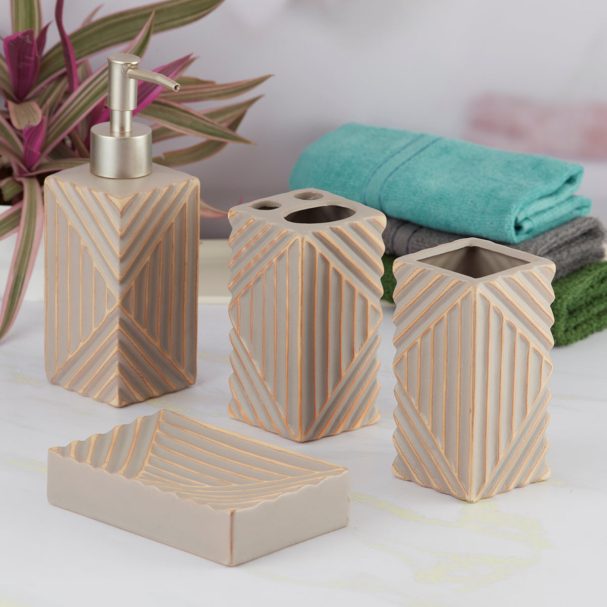 Ceramic Bathroom Set of 4 with Soap Dispenser (7698)