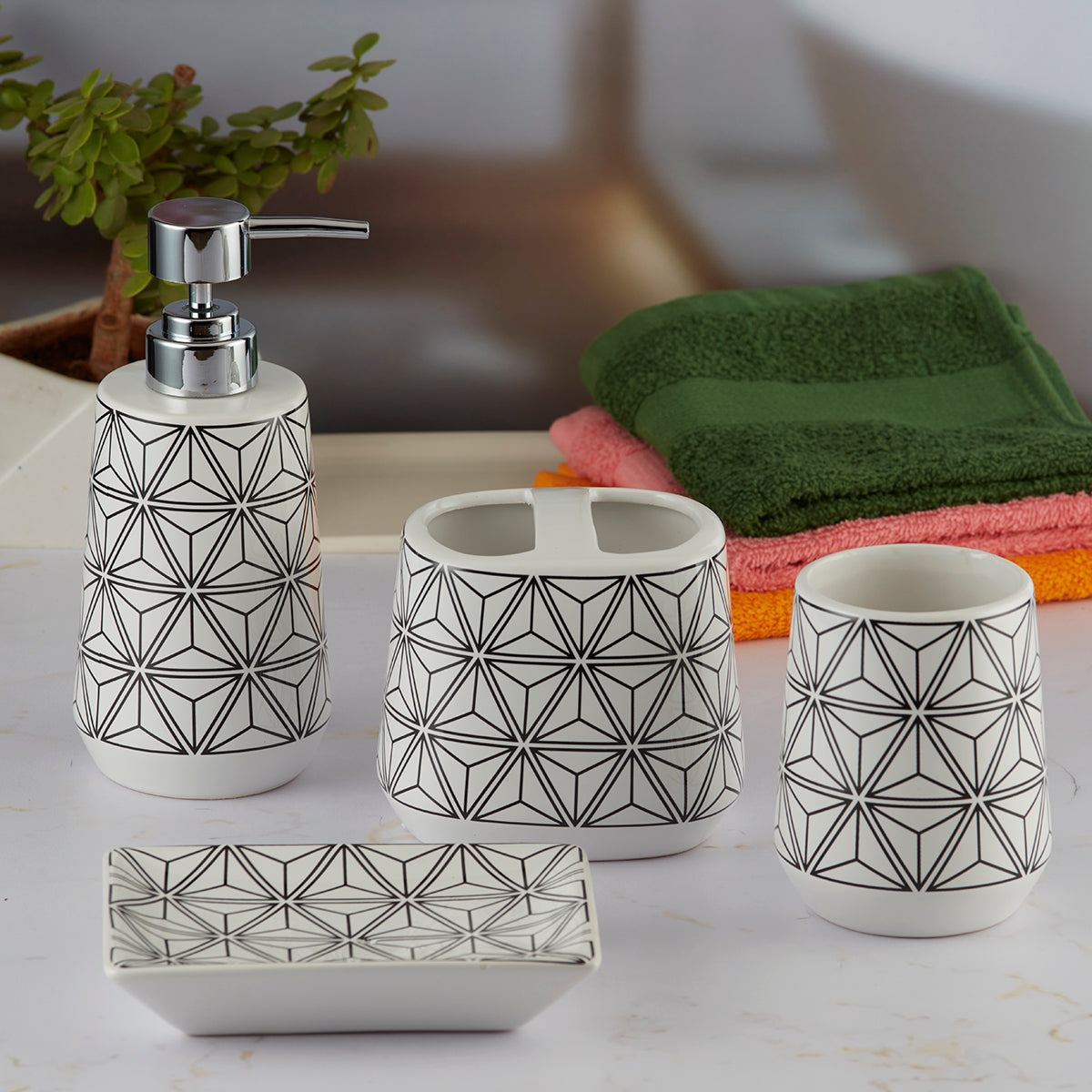 Ceramic Bathroom Accessories Set of 4 Bath Set with Soap Dispenser (8069)