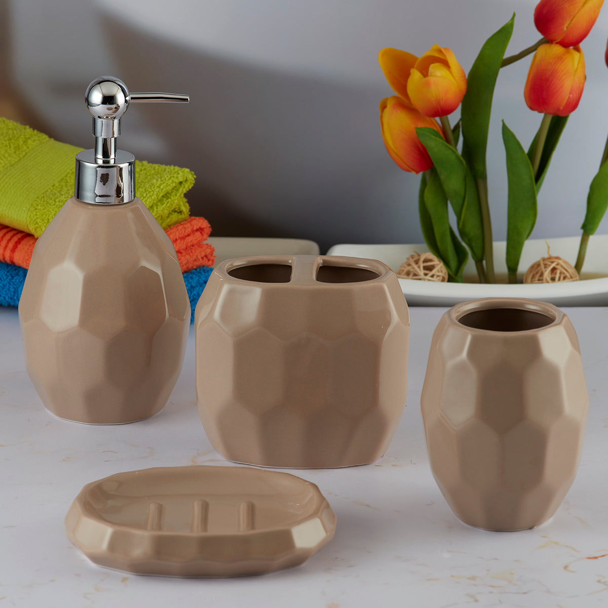 Ceramic Bathroom Accessories Set of 4 Bath Set with Soap Dispenser (8107)