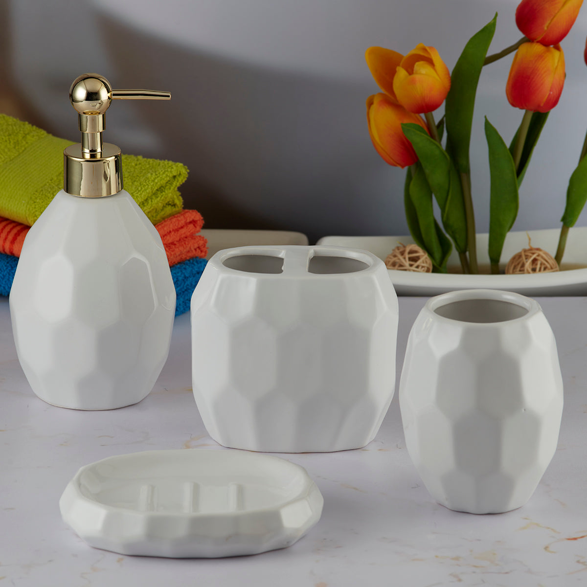 Ceramic Bathroom Accessories Set of 4 Bath Set with Soap Dispenser (5761)