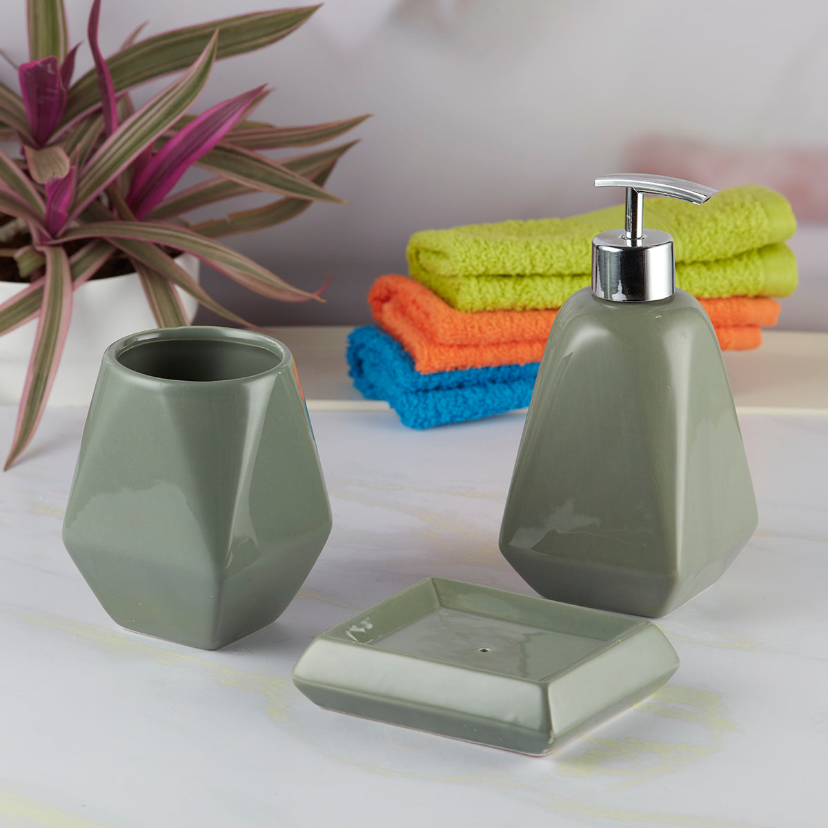 Ceramic Bathroom Accessories Set of 3 with Soap Dispenser (8125)