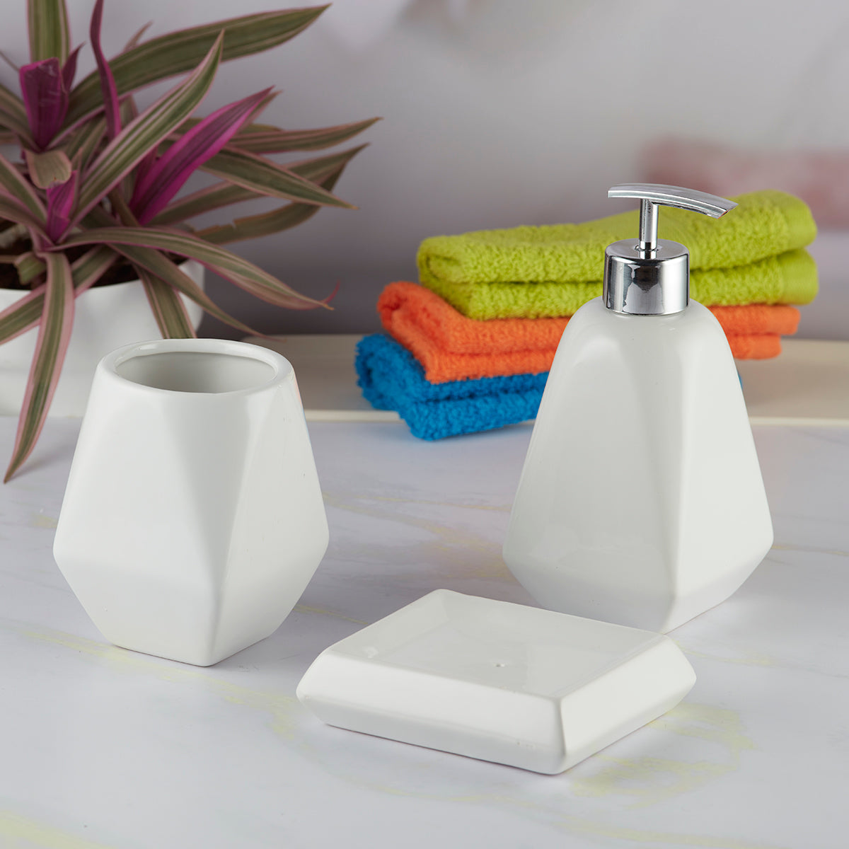 Ceramic Bathroom Accessories Set of 3 Bath Set with Soap Dispenser (8128)