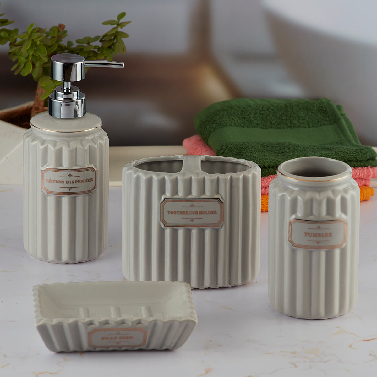 Ceramic Bathroom Accessories Set of 4 Bath Set with Soap Dispenser (8177)