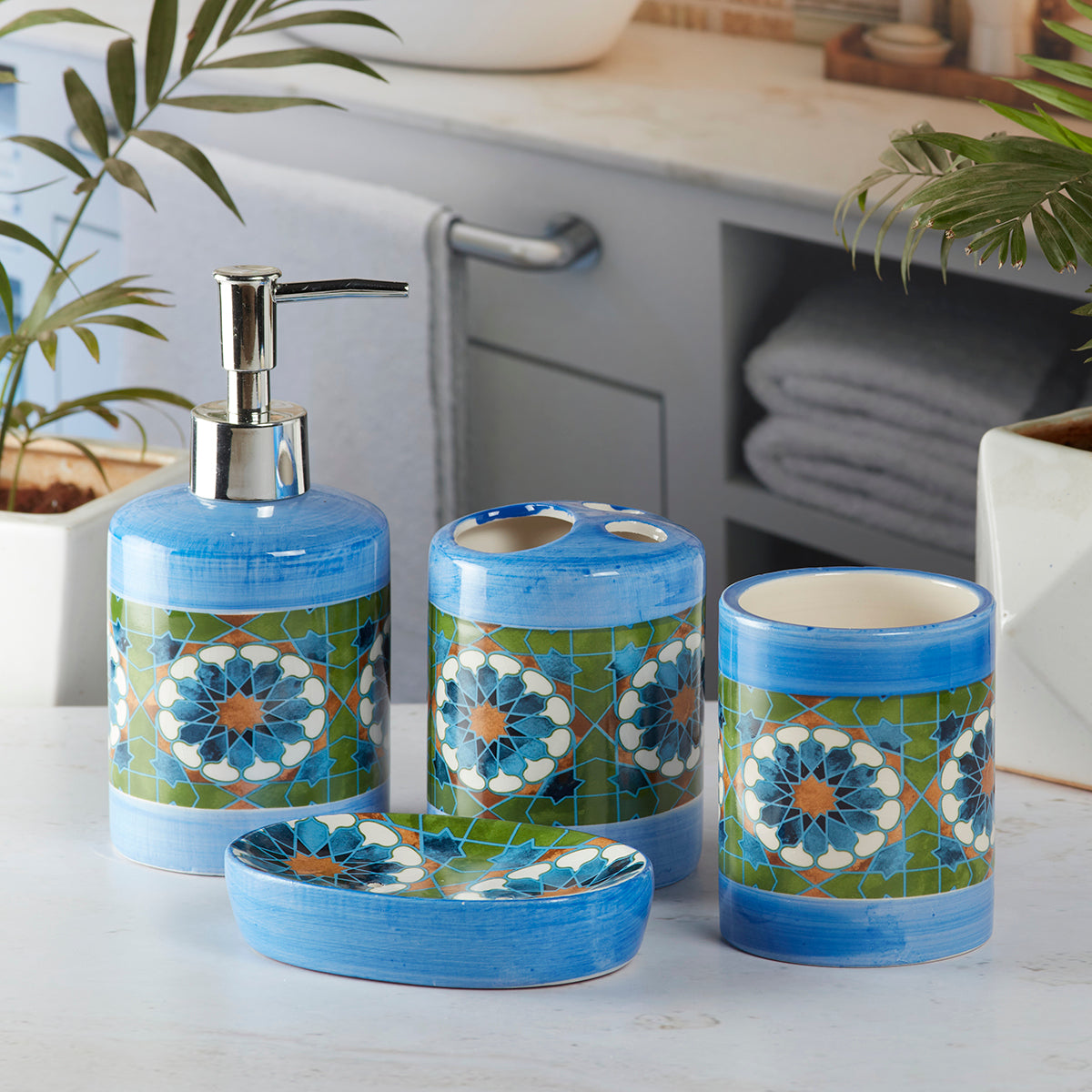 Ceramic Bathroom Accessories Set of 4 Bath Set with Soap Dispenser (8476)