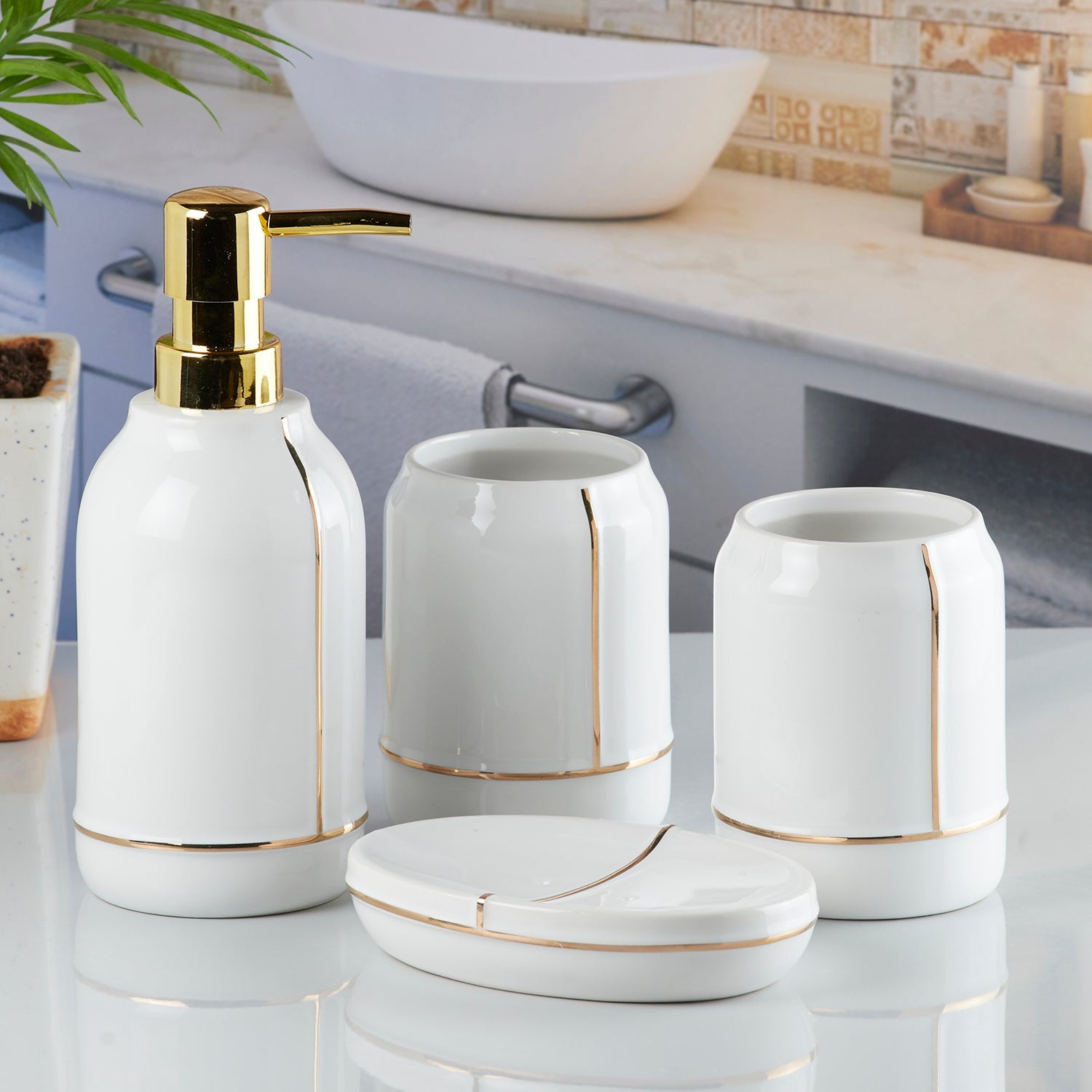 Ceramic Bathroom Accessories Set of 4 Bath Set with Soap Dispenser (8488)