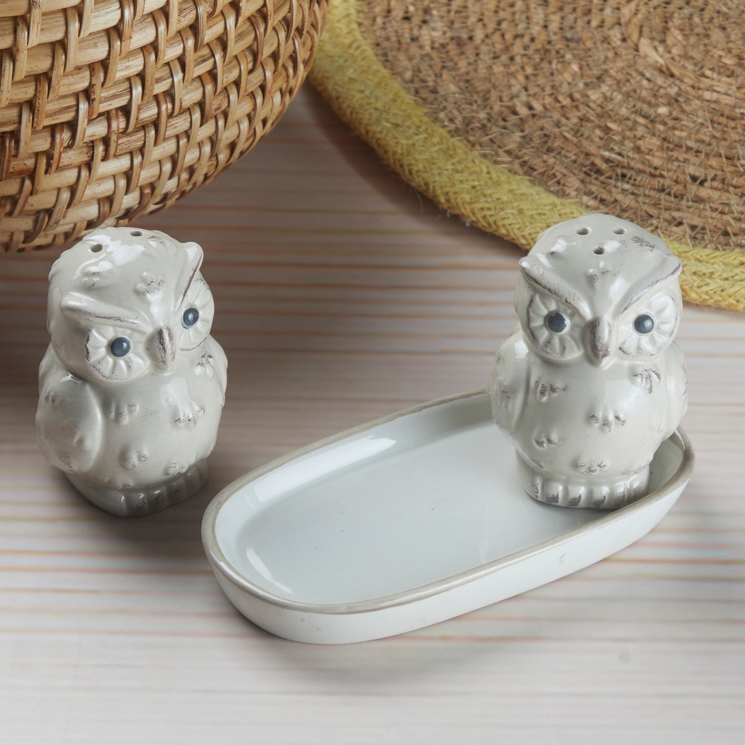 Ceramic Salt and Pepper Set with tray, Owl Design, Pink