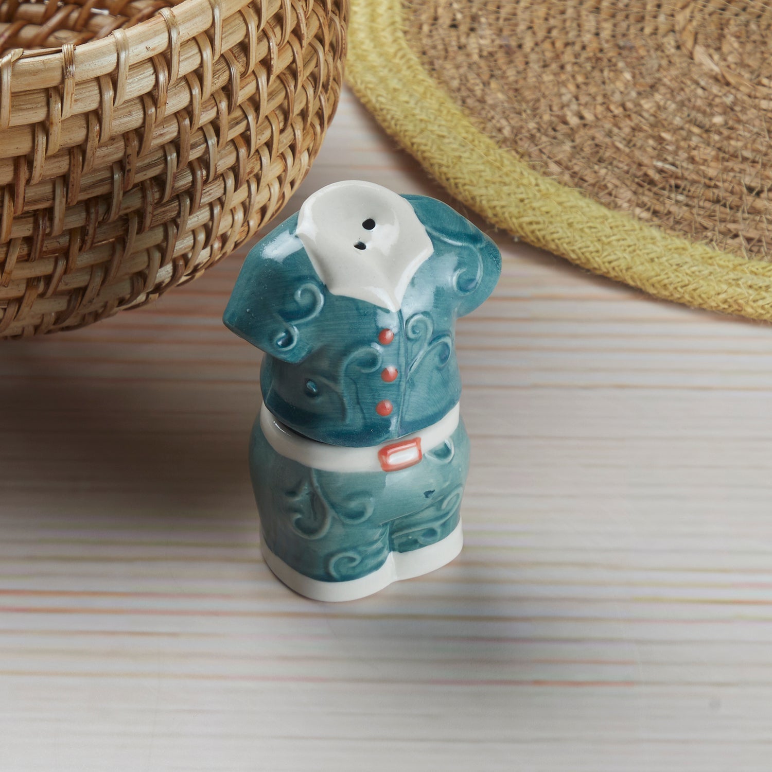 Ceramic Salt and Pepper Set with tray, Shirt Pant Design, Pink (8560)