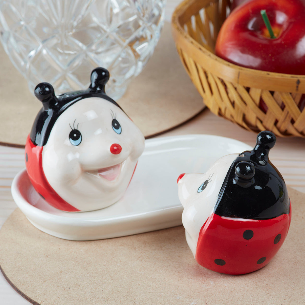 Ceramic Salt and Pepper Set with tray, Lady Bug Design, Red Black (8568)