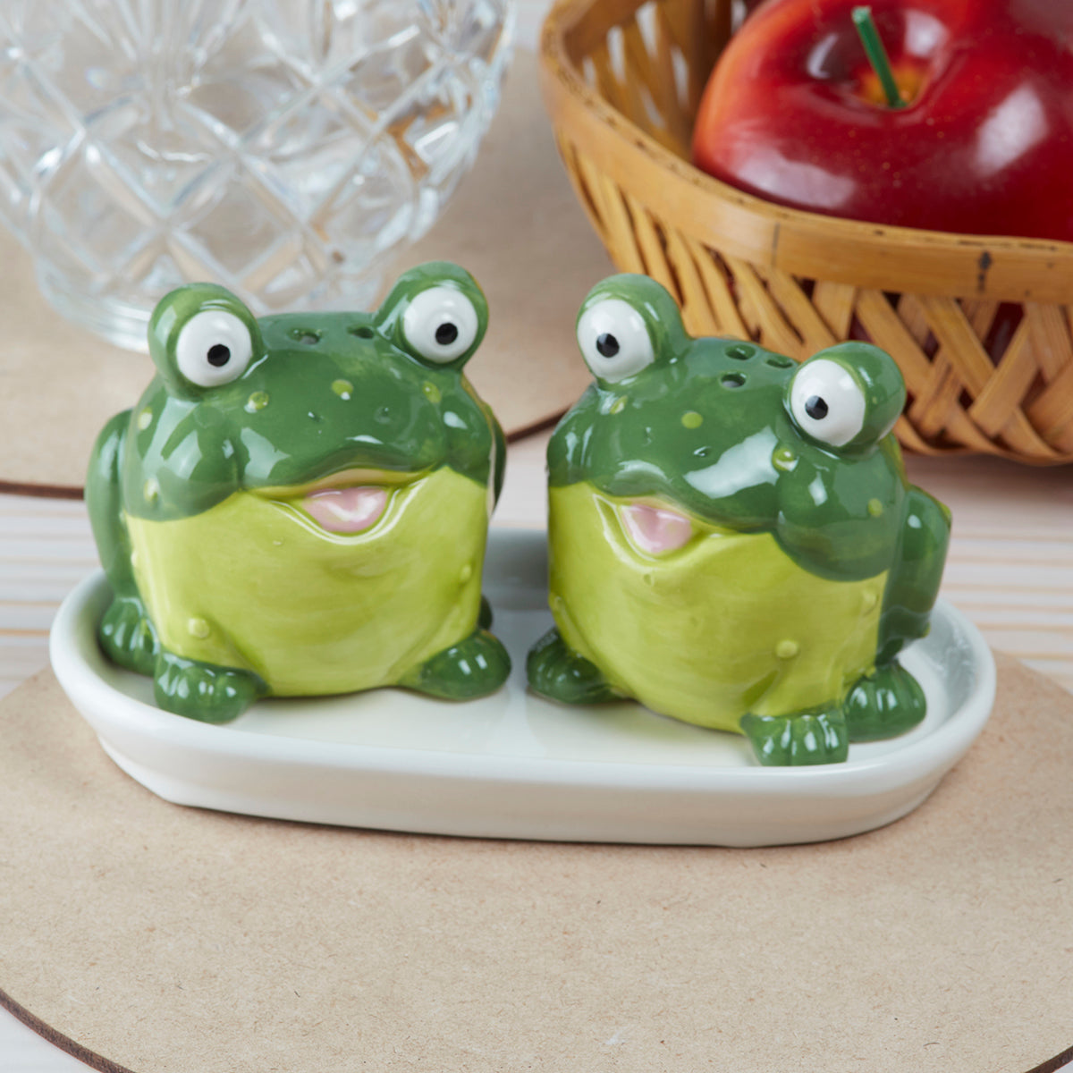 Ceramic Salt and Pepper Set with tray, Frog Design, Green (8569)