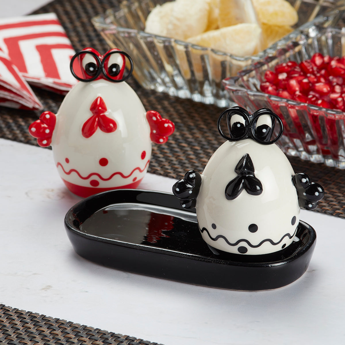Ceramic Salt and Pepper Set with tray, Egg Design, Black Red (8571)
