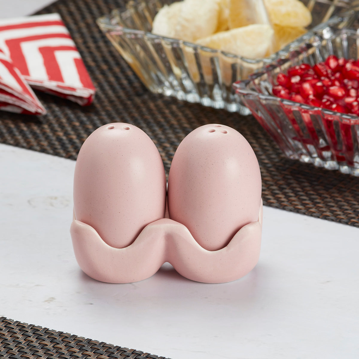 Ceramic Salt and Pepper Set with tray, Egg Design, Pink (8579)