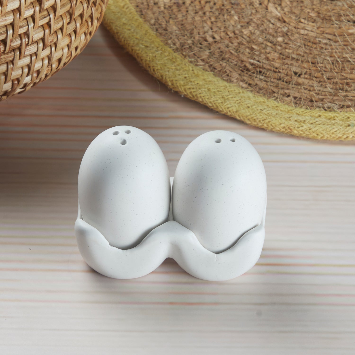 Ceramic Salt and Pepper Set with tray, Egg Design, Pink (8579)