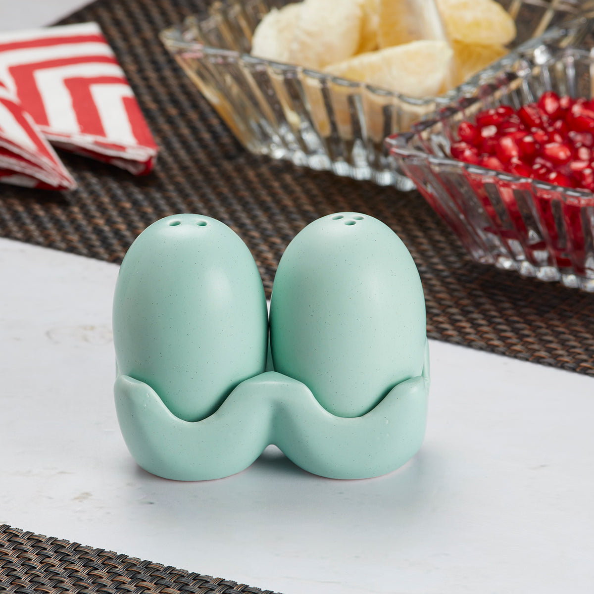 Ceramic Salt and Pepper Set with tray, Egg Design, Pink (8579)