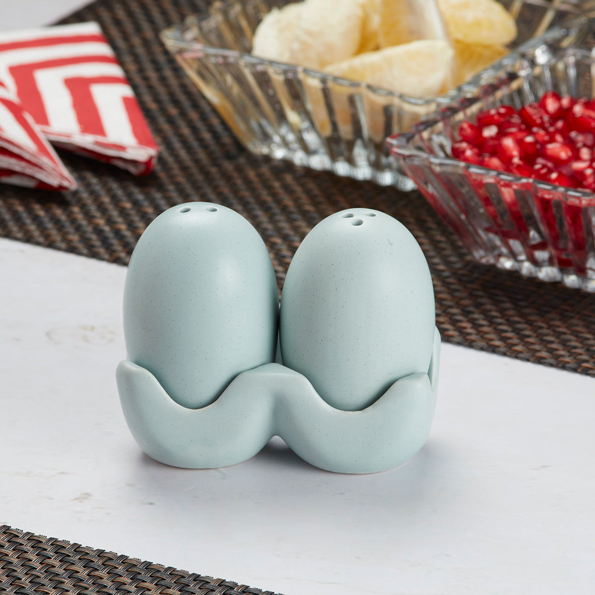 Ceramic Salt and Pepper Set with tray, Egg Design, Pink (8579)