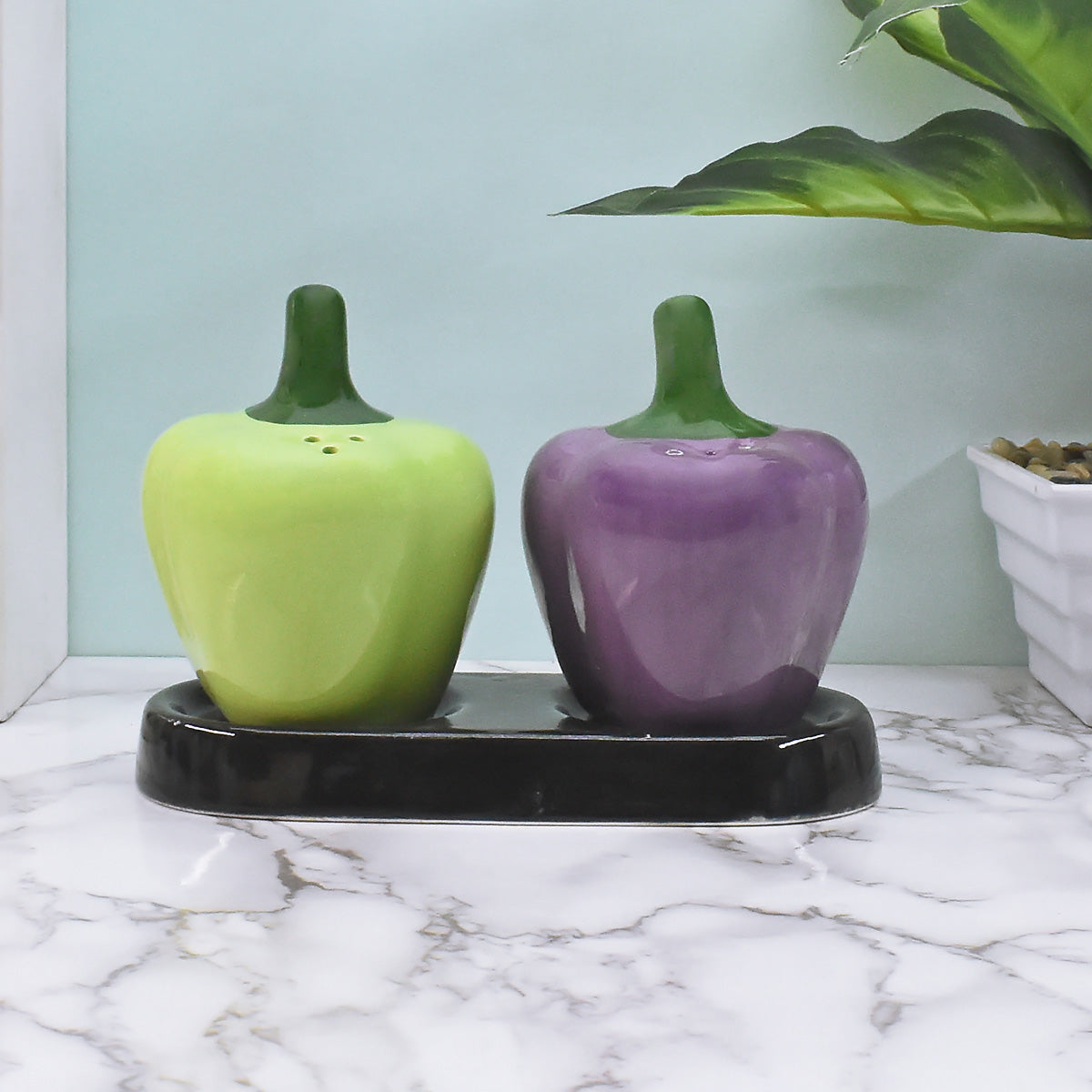 Ceramic Salt and Pepper Set with tray, Capsicum Design, Purple Green (8977)