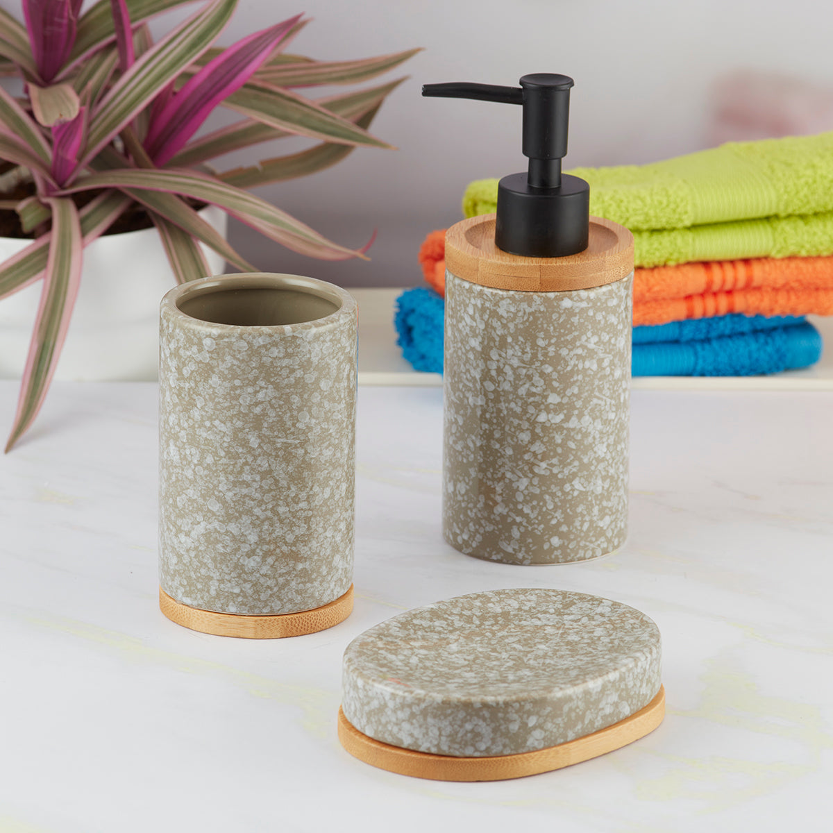 Ceramic Bathroom Accessories Set of 3 Bath Set with Soap Dispenser (9615)