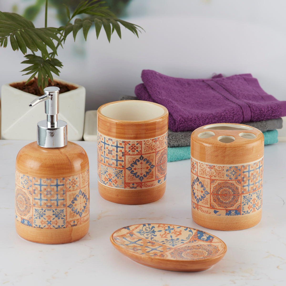 Ceramic Bathroom Accessories Set of 4 Bath Set with Soap Dispenser (9861)
