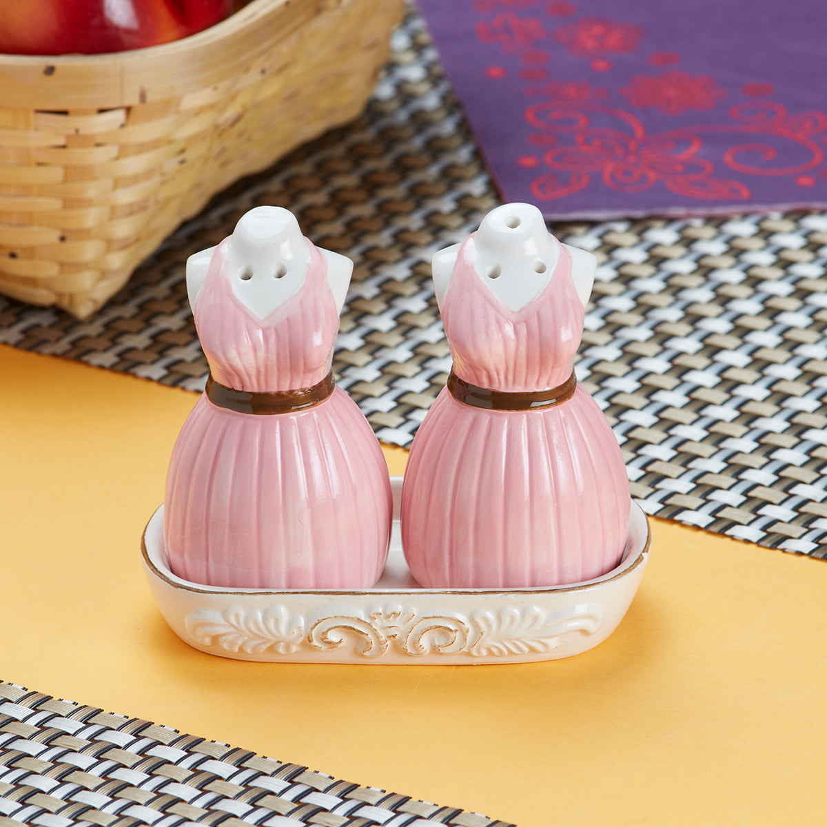 Ceramic Salt Pepper Container Set with tray for Dining Table (9972)