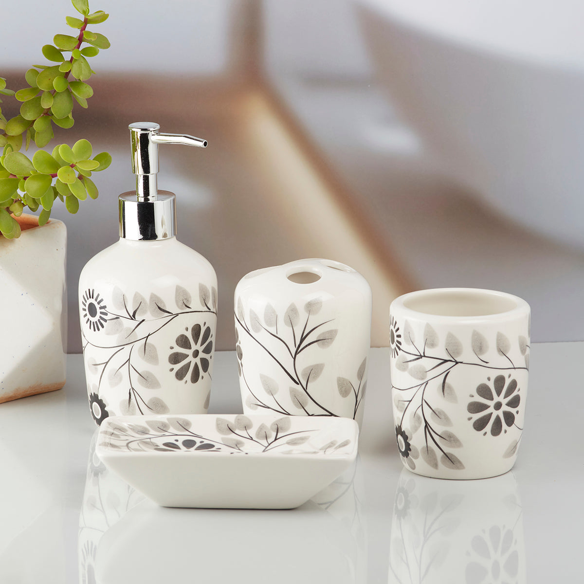 Ceramic Bathroom Accessories Set of 4 Bath Set with Soap Dispenser (10212)