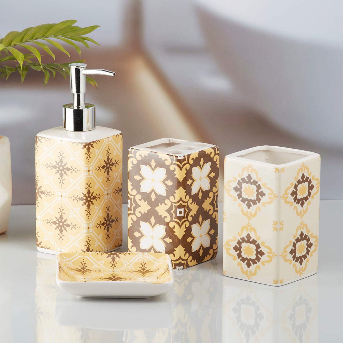Ceramic Bathroom Accessories Set of 4 Bath Set with Soap Dispenser (8138)