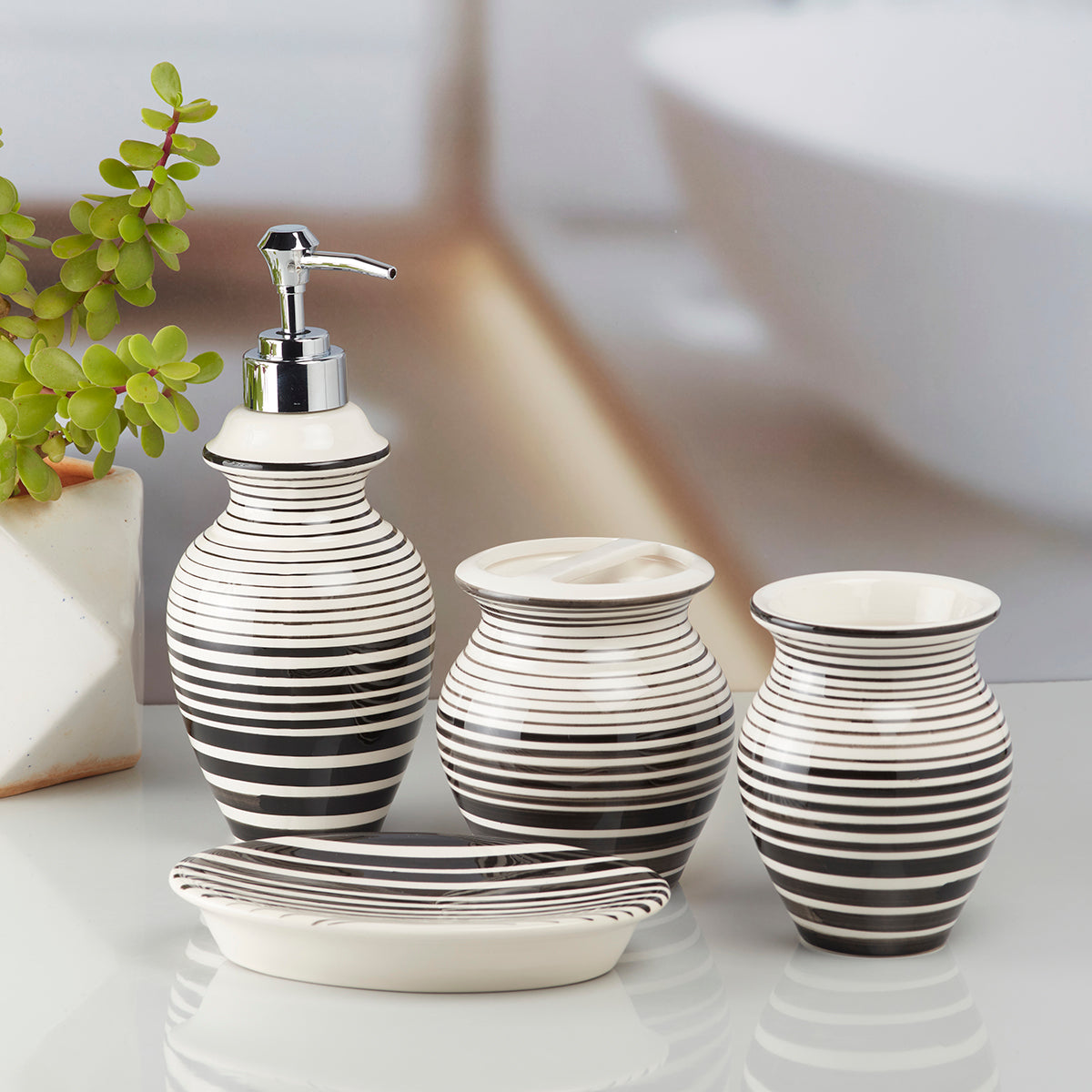 Ceramic Bathroom Accessories Set of 4 Bath Set with Soap Dispenser (10188)