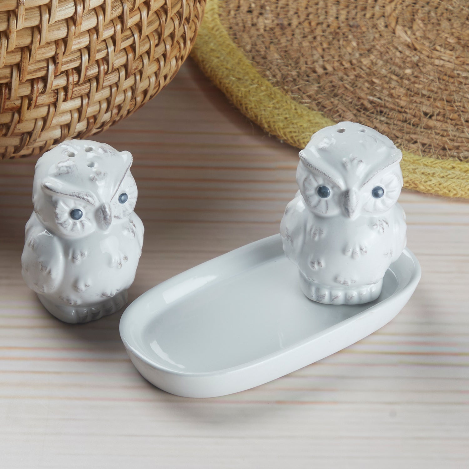 Ceramic Salt and Pepper Set with tray, Owl Design, Pink