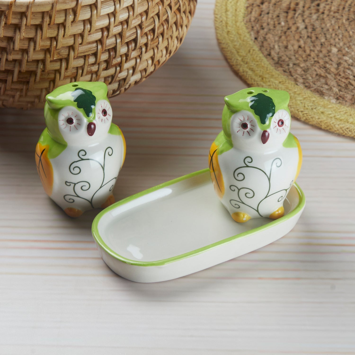 Ceramic Salt and Pepper Set with tray, Owl Design, Pink (10284)