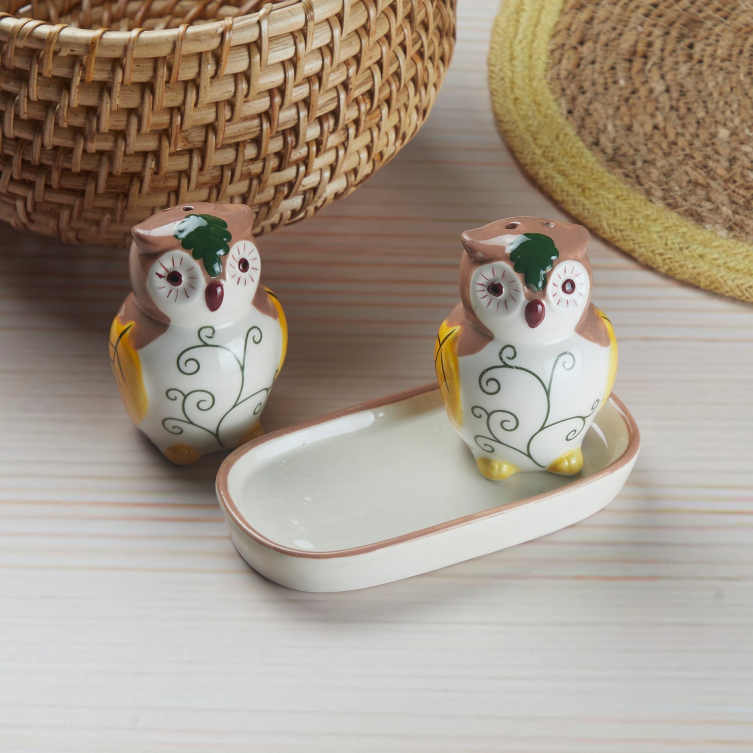 Ceramic Salt and Pepper Set with tray, Owl Design, Pink (10284)