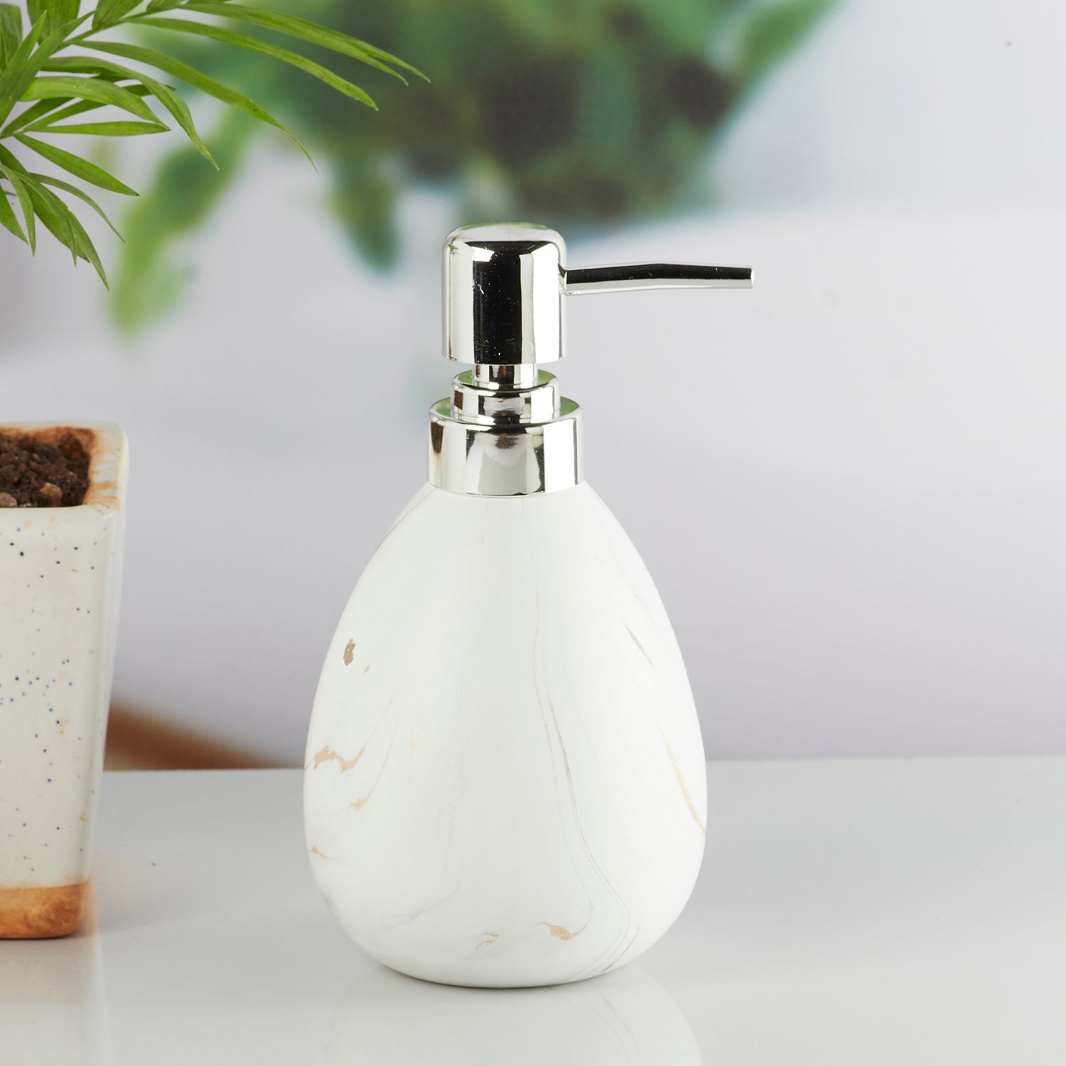 Ceramic Soap Dispenser handwash Pump for Bathroom, Set of 1, Black/Gold (10309)