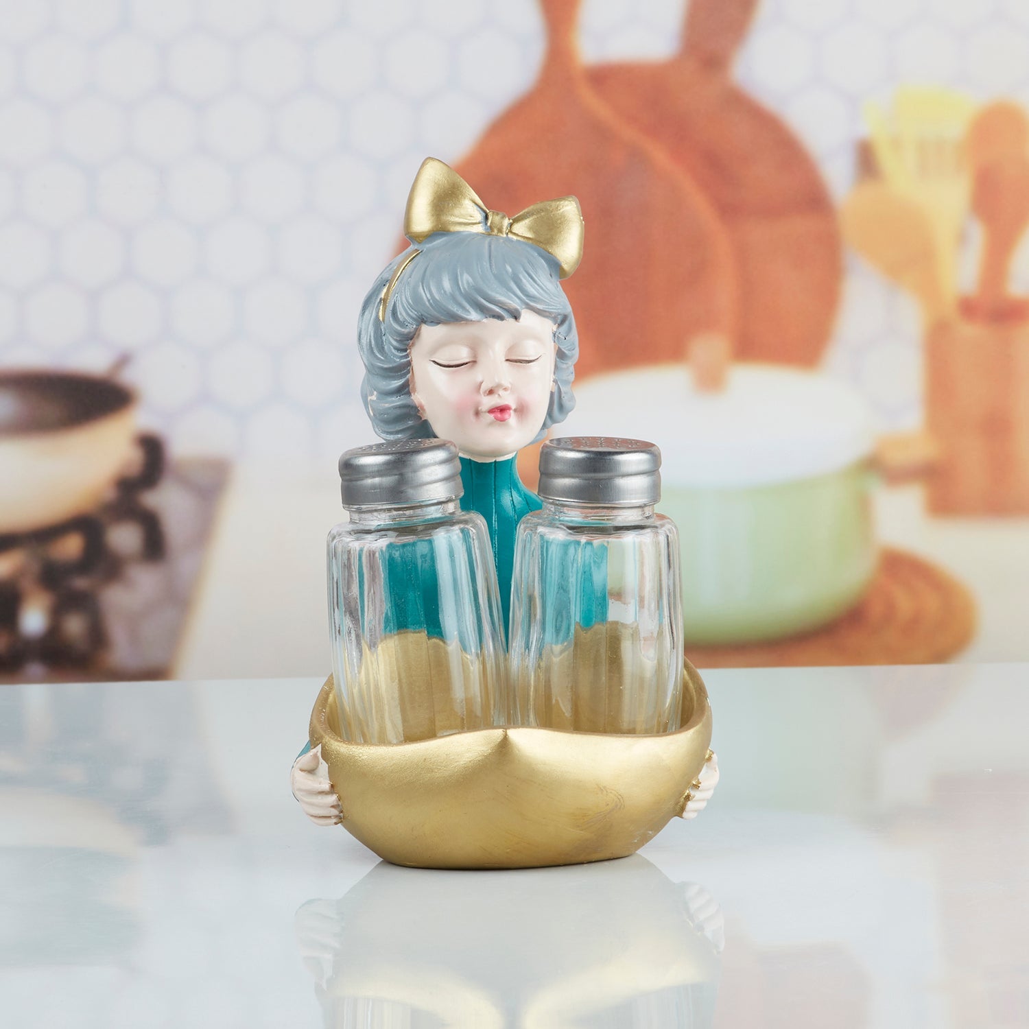 Polyresin Modern Girl Salt and Pepper Shakers Set holder (10356)