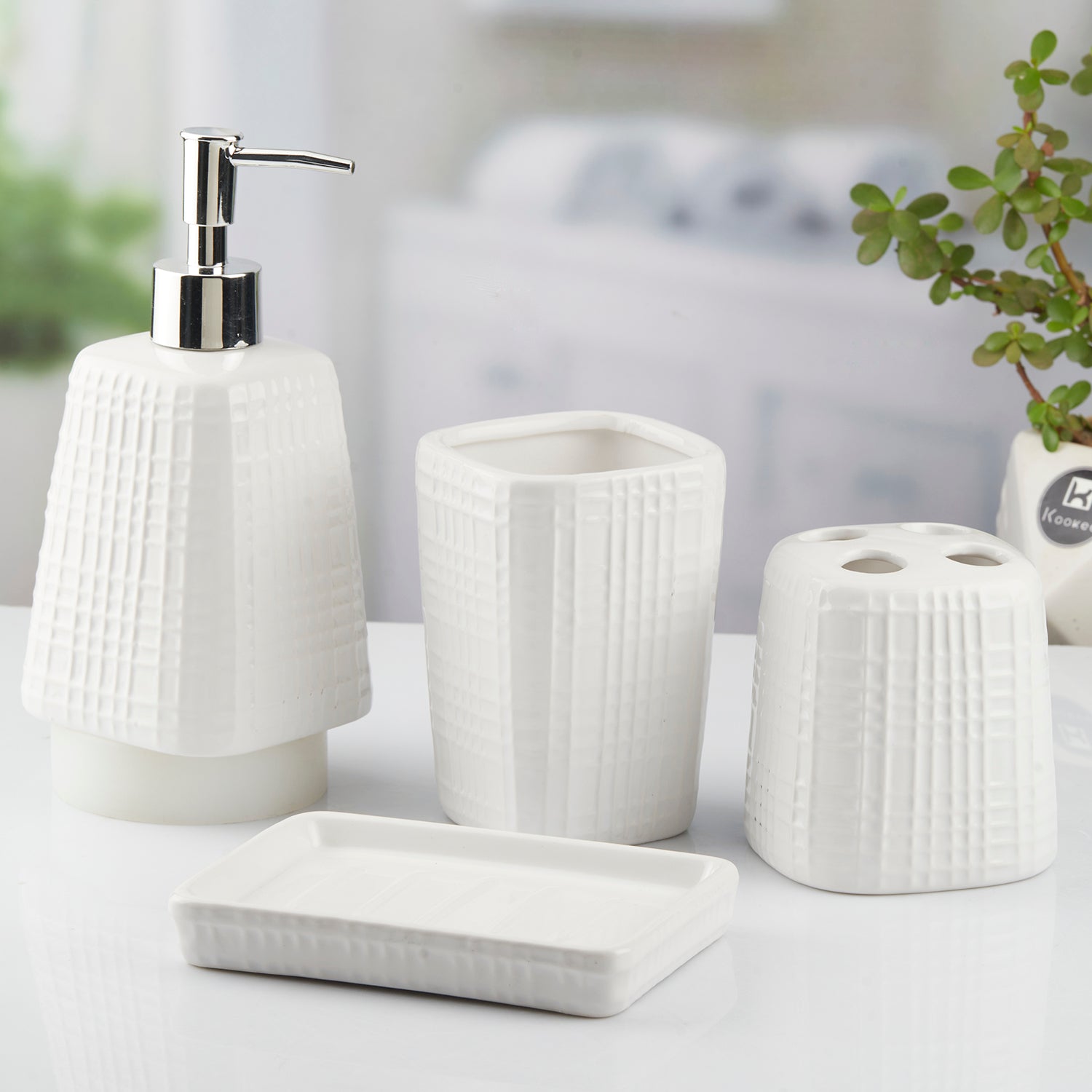 Ceramic Bathroom Accessories Set of 4 Bath Set with Soap Dispenser (8157)