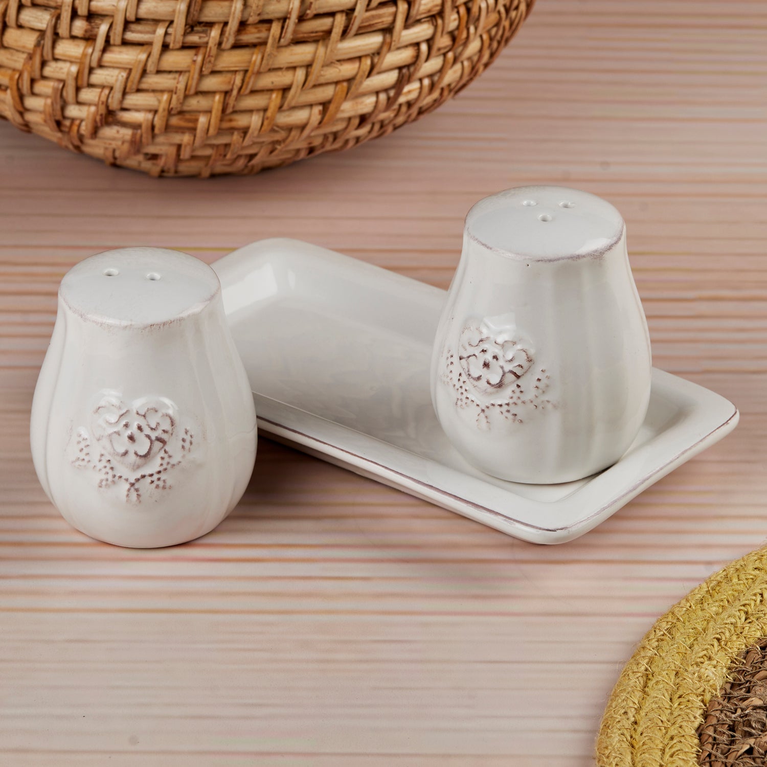 Ceramic Salt Pepper Container Set with tray for Dining Table (9965)
