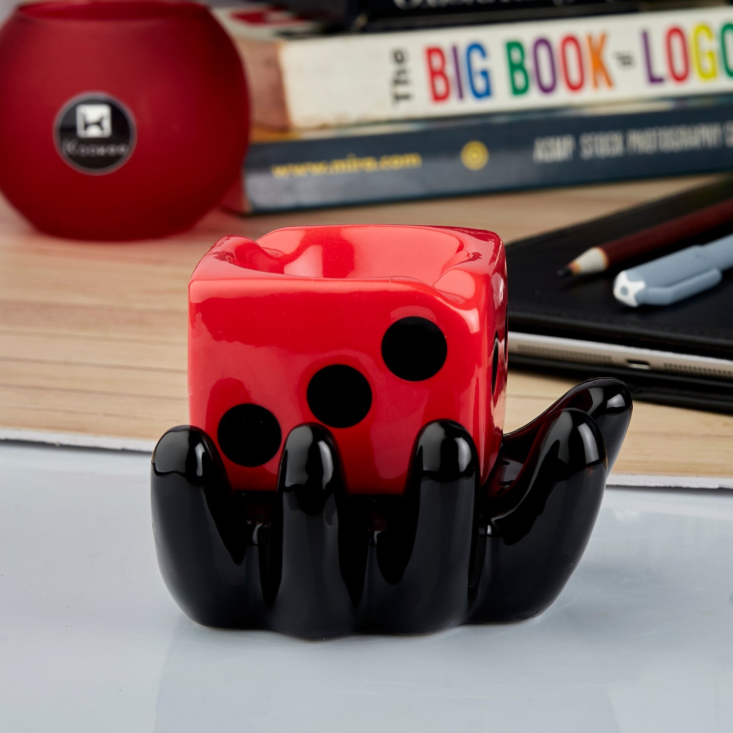 Ceramic Ashtray for Smokers (10766)