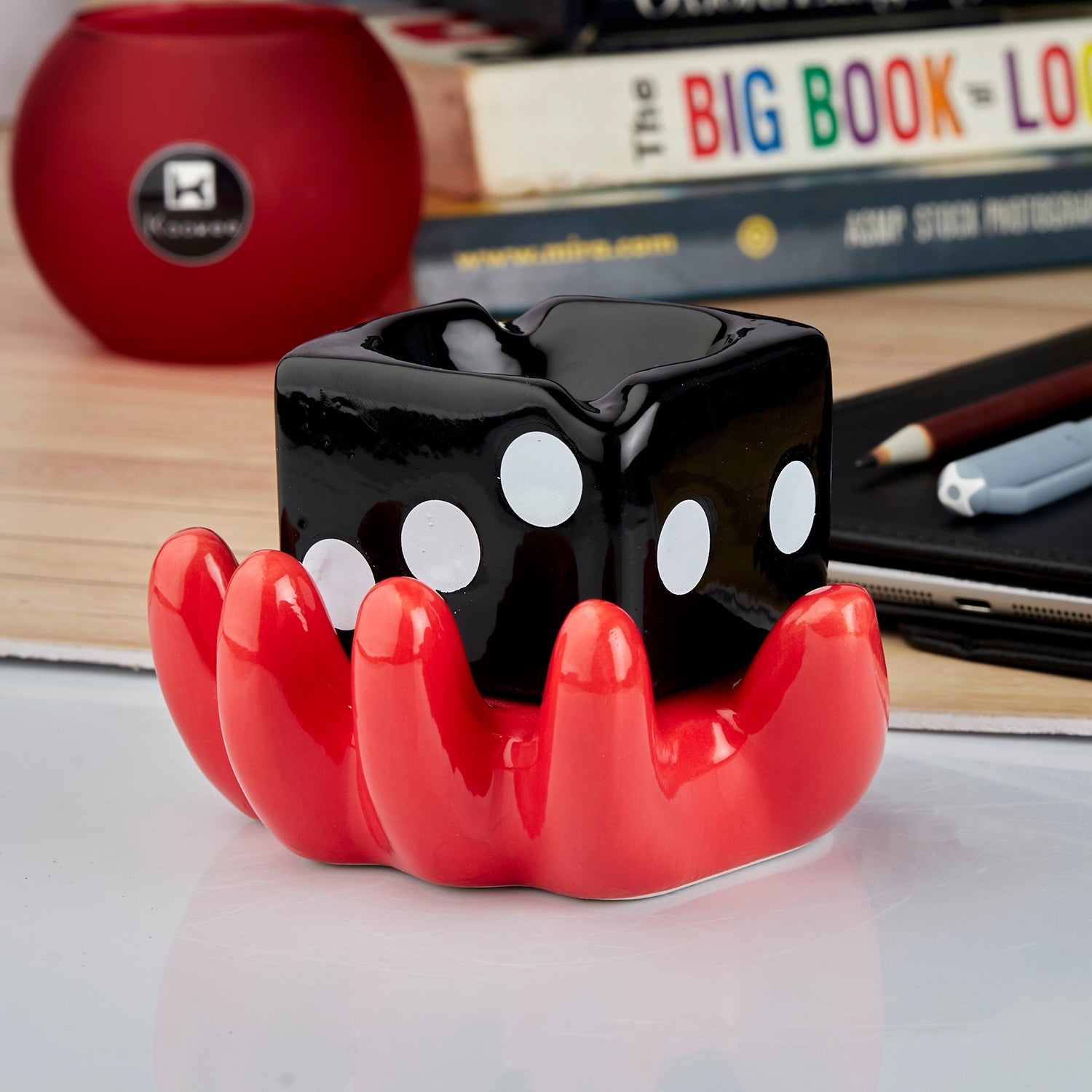 Ceramic Ashtray for Smokers (10766)