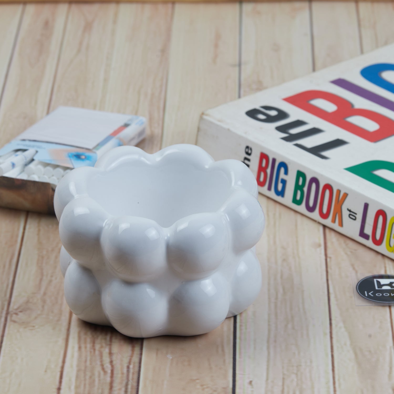 Groovy Ceramic Ashtray for Home & Office, White (11376)