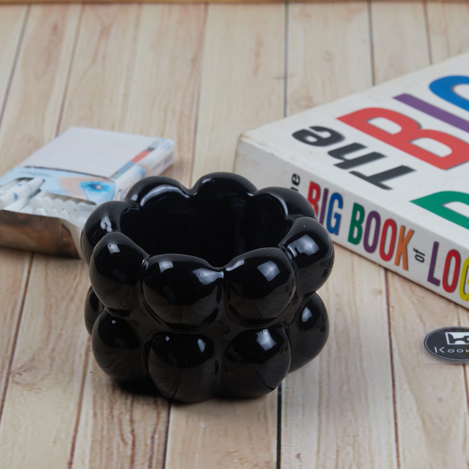 Groovy Ceramic Ashtray for Home & Office, White (11376)