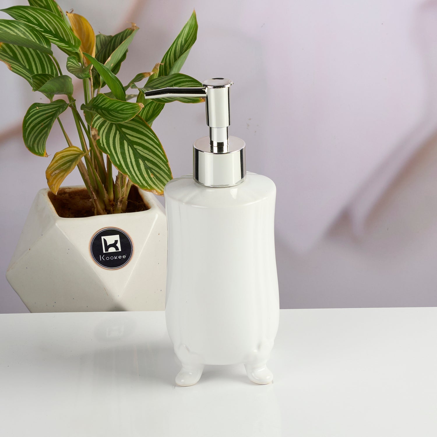 Ceramic Soap Dispenser for handwash for Bathroom, Black, (Set of 1)  (11575)