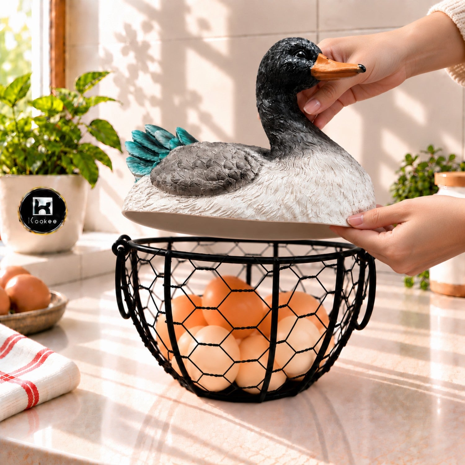 Kookee Wire Mesh Egg Basket with Polyresin Duck Lid for Kitchen