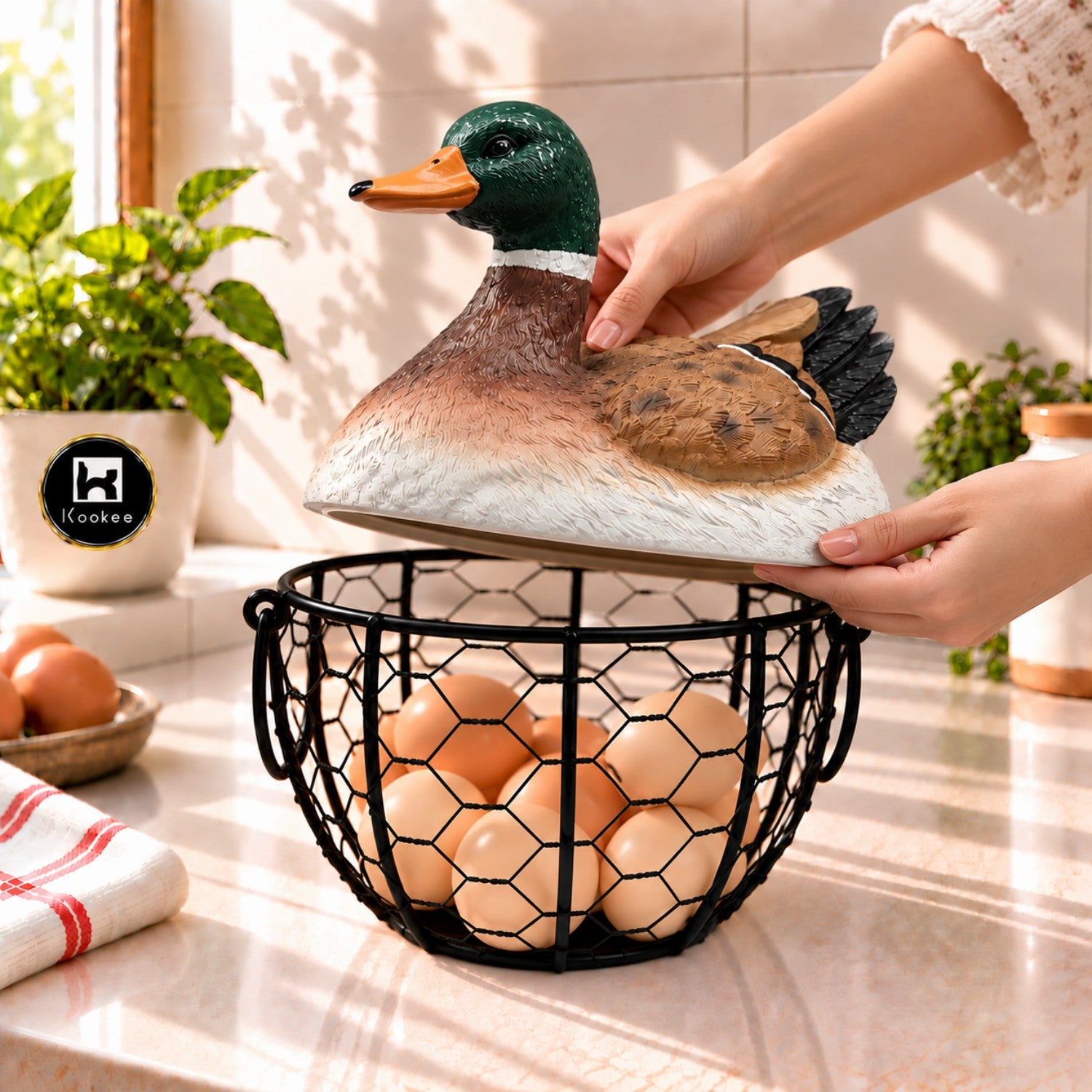 Kookee Wire Mesh Egg Basket with Polyresin Duck Lid for Kitchen