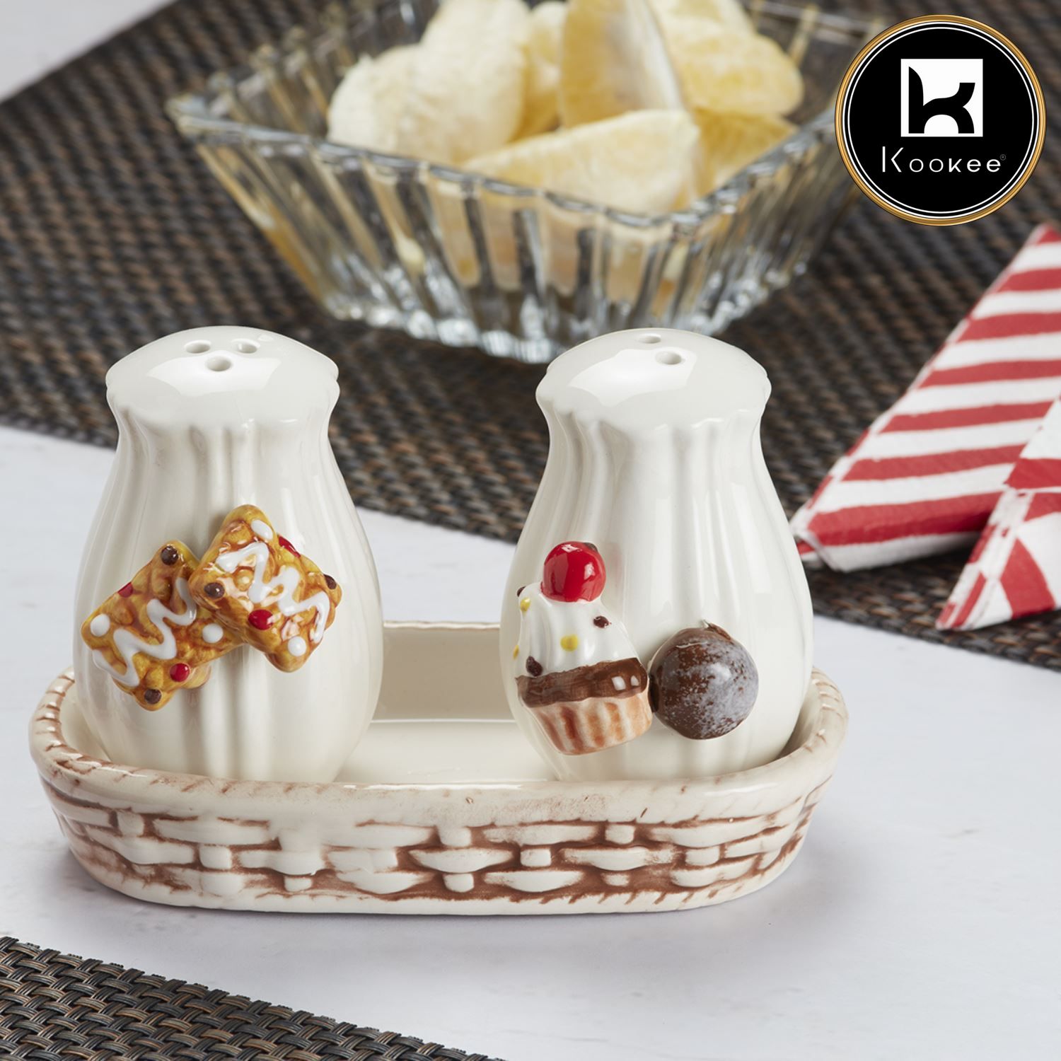 Kookee Ceramic Salt and Pepper Set with tray, Cup Cake Design, White (8573)