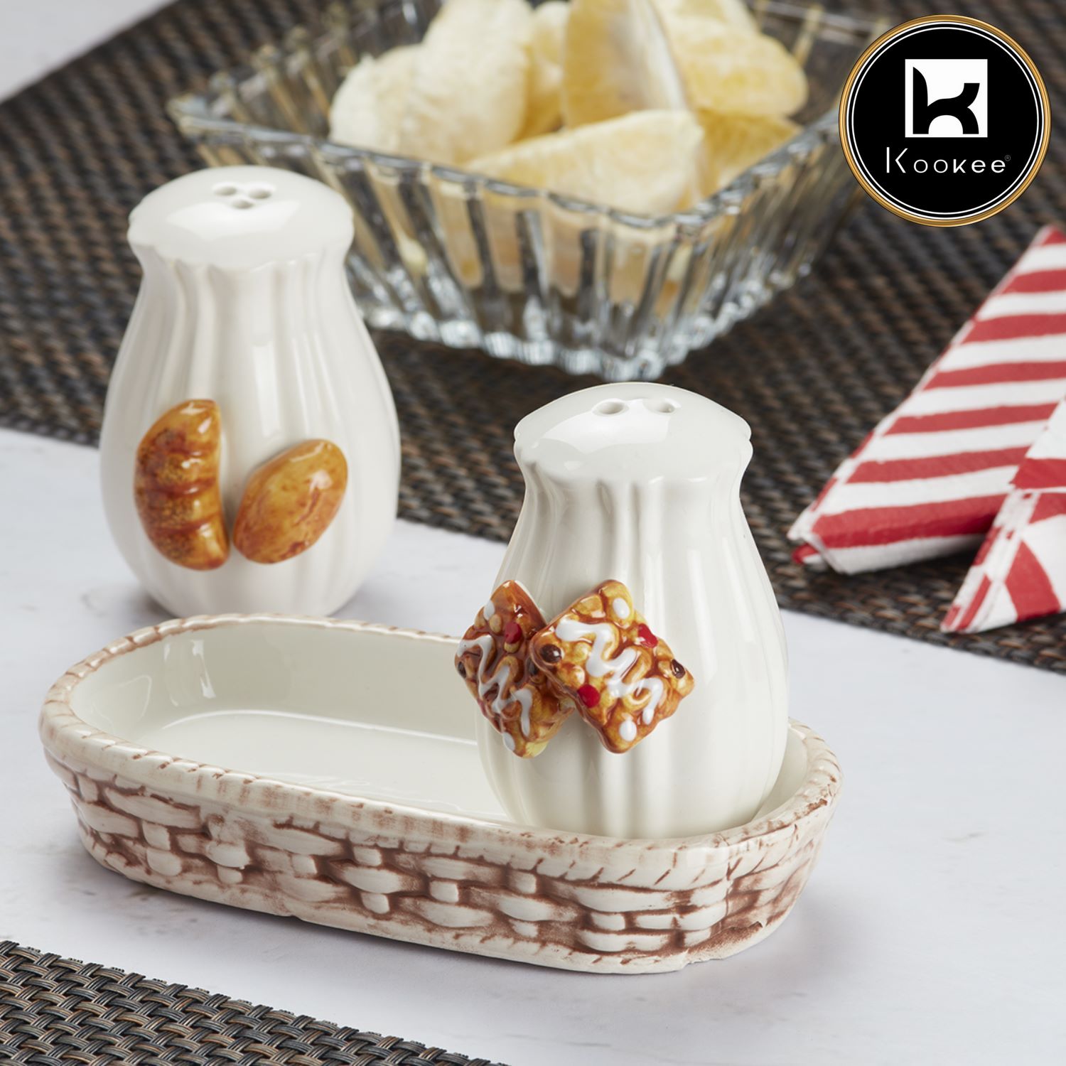 Ceramic Salt and Pepper Set with tray, Cookies Design, White (8574)