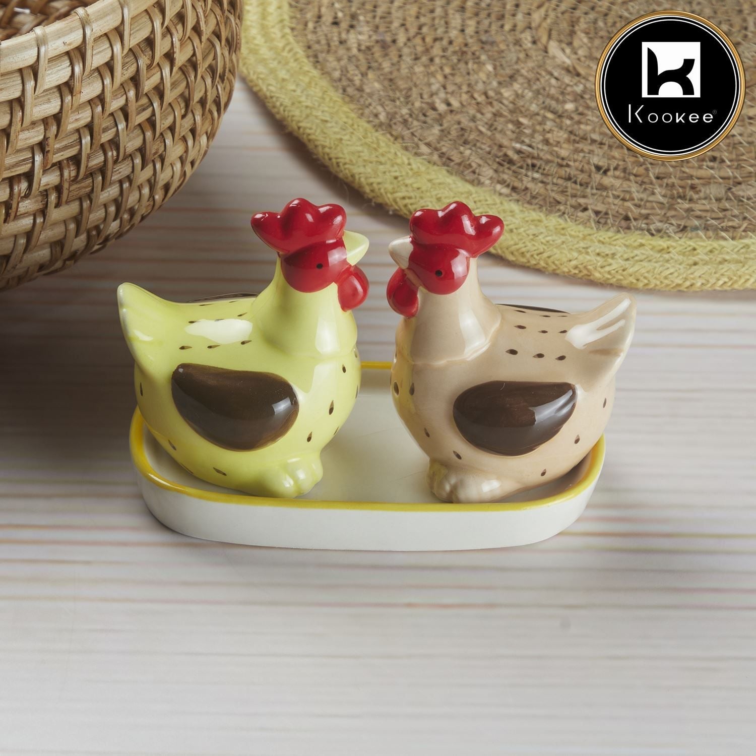 Ceramic Salt and Pepper Set with tray, Hen Design (10282)