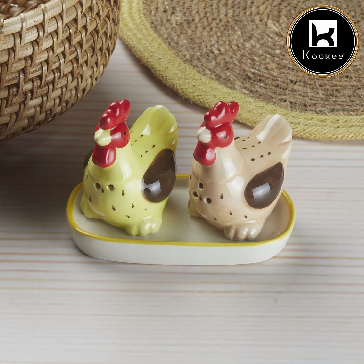 Ceramic Salt and Pepper Set with tray, Hen Design (10282)