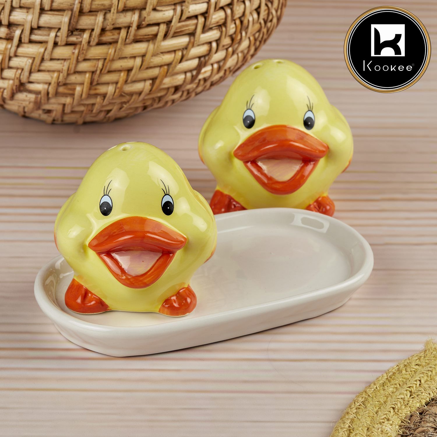 Ceramic Salt and Pepper Shakers Set with tray for Dining Table (V-SALT-009-1)