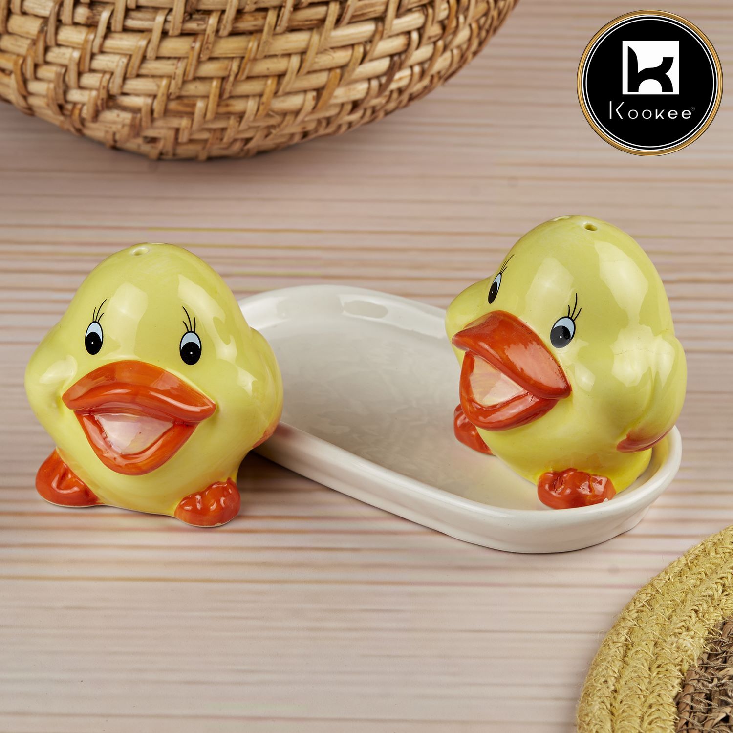 Ceramic Salt and Pepper Shakers Set with tray for Dining Table (V-SALT-009-1)
